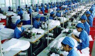 服裝零售遇冷，化妝品消費升溫 紡織皮革與化妝品行業的冰火兩重天